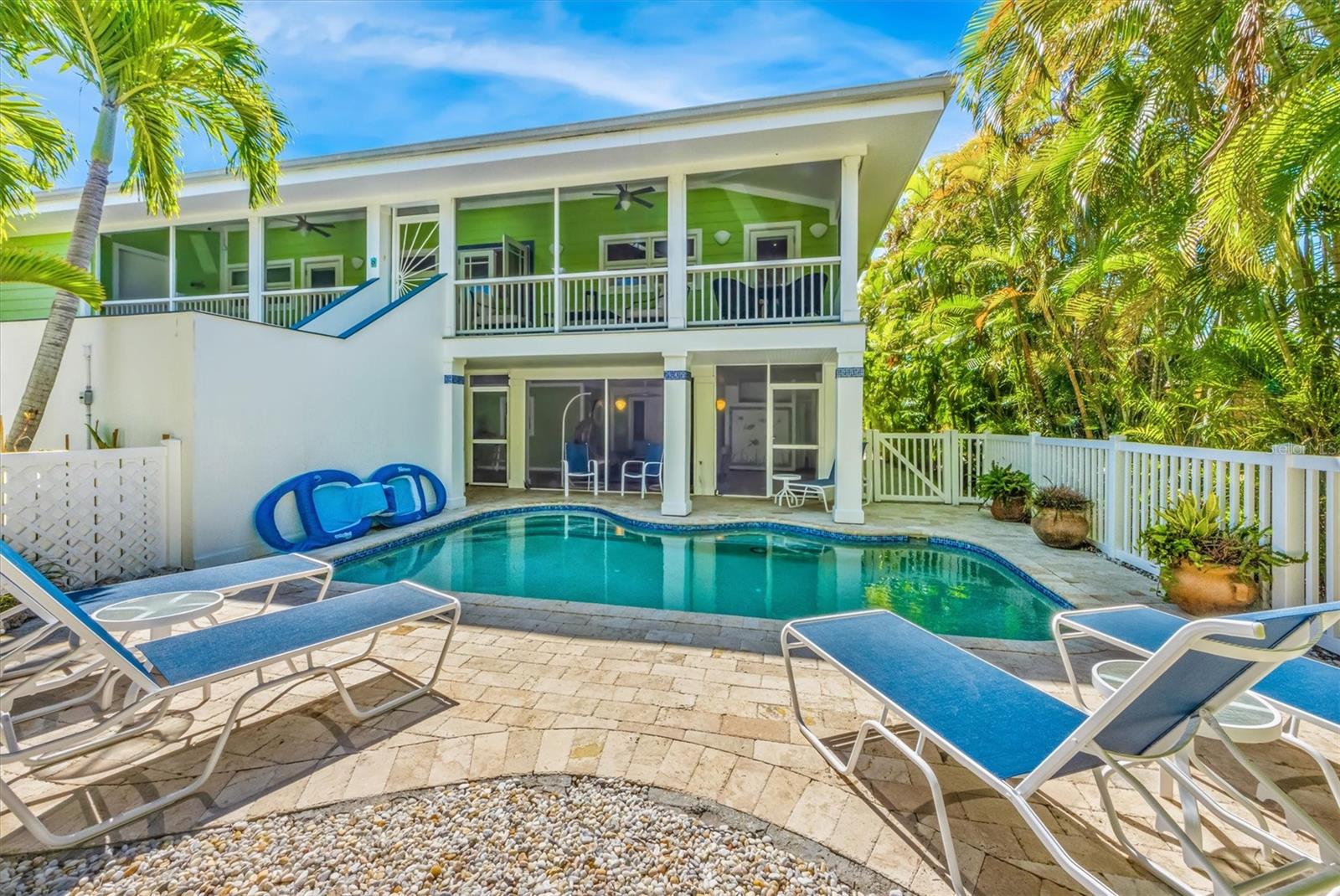 ISLAND CEDARS - Residential