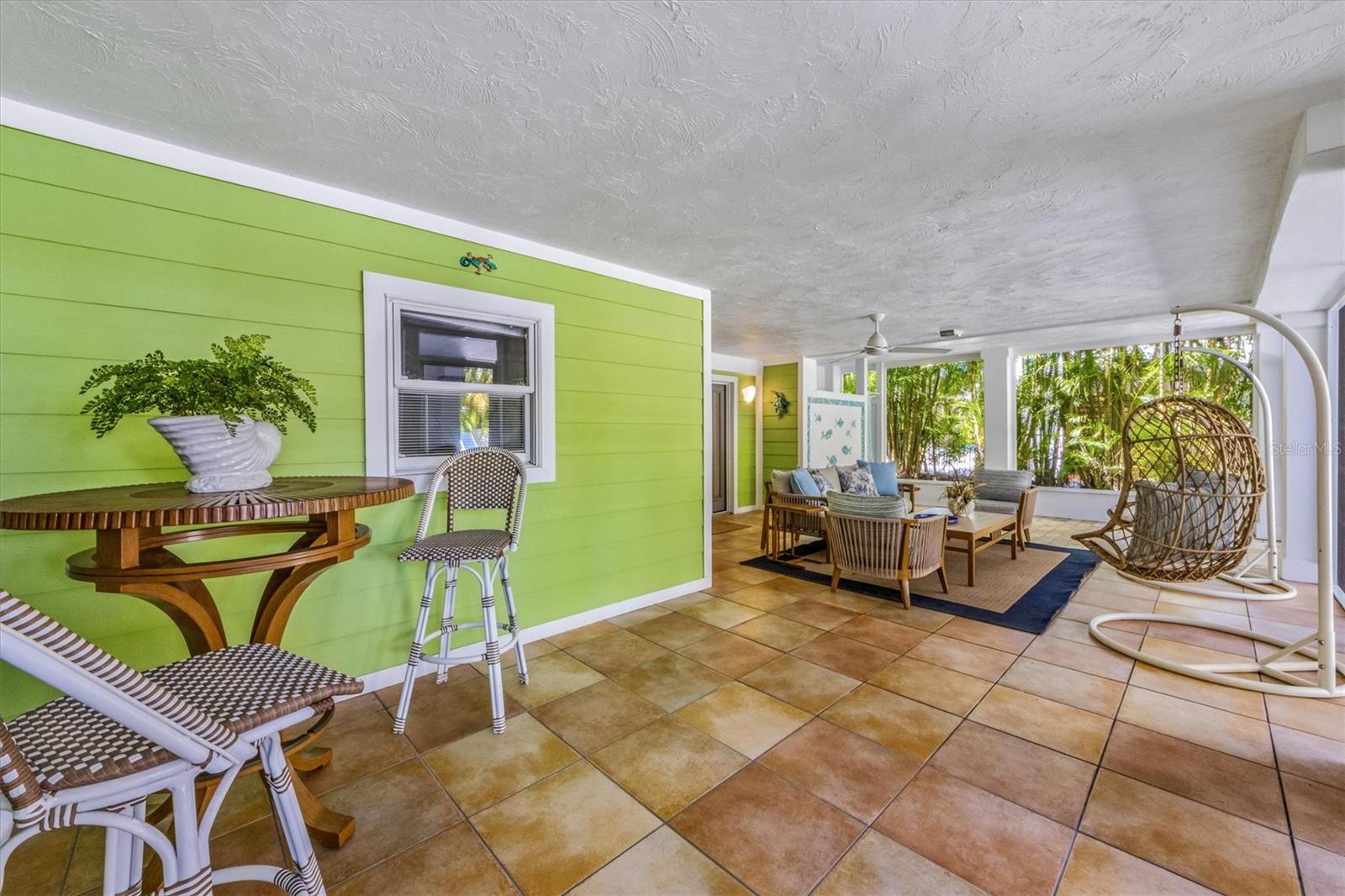 ISLAND CEDARS - Residential