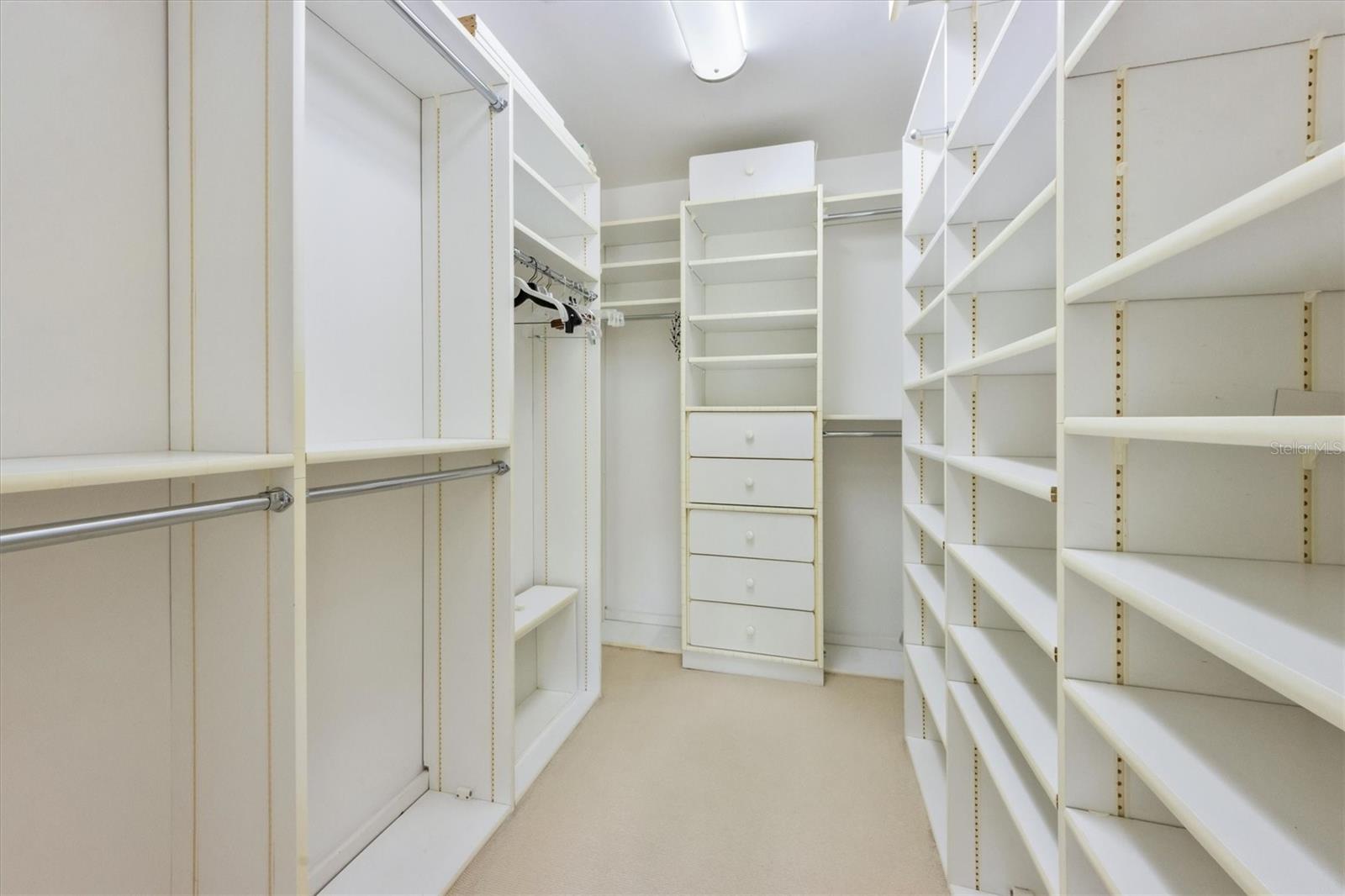 ISLAND CEDARS - Residential