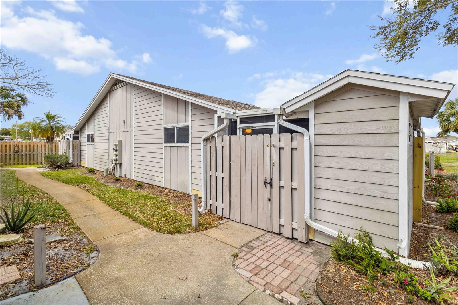 1933 QUAIL RIDGE COURT 1104