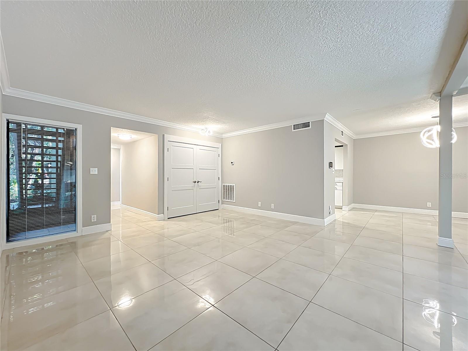 CROWN OAKS - Residential