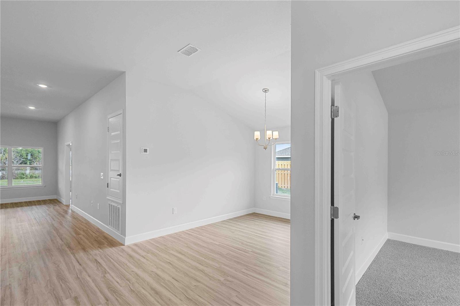 593 SW BELLFLOWER DRIVE