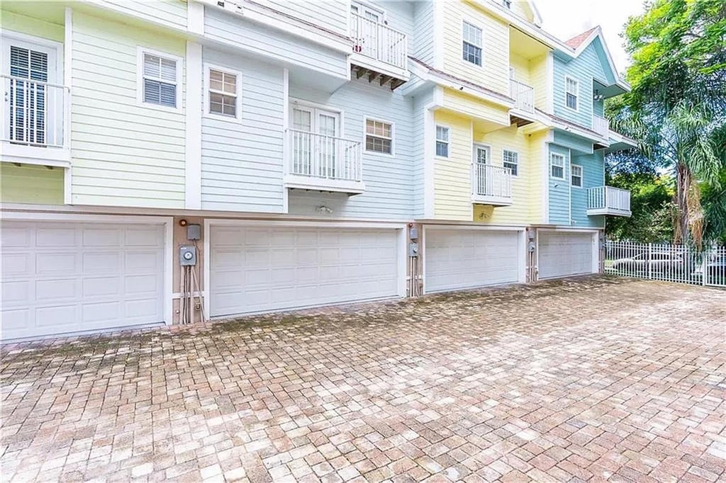 Photo of 827 Grove Street N, St Petersburg, FL 33701 (MLS # TB8514729)
