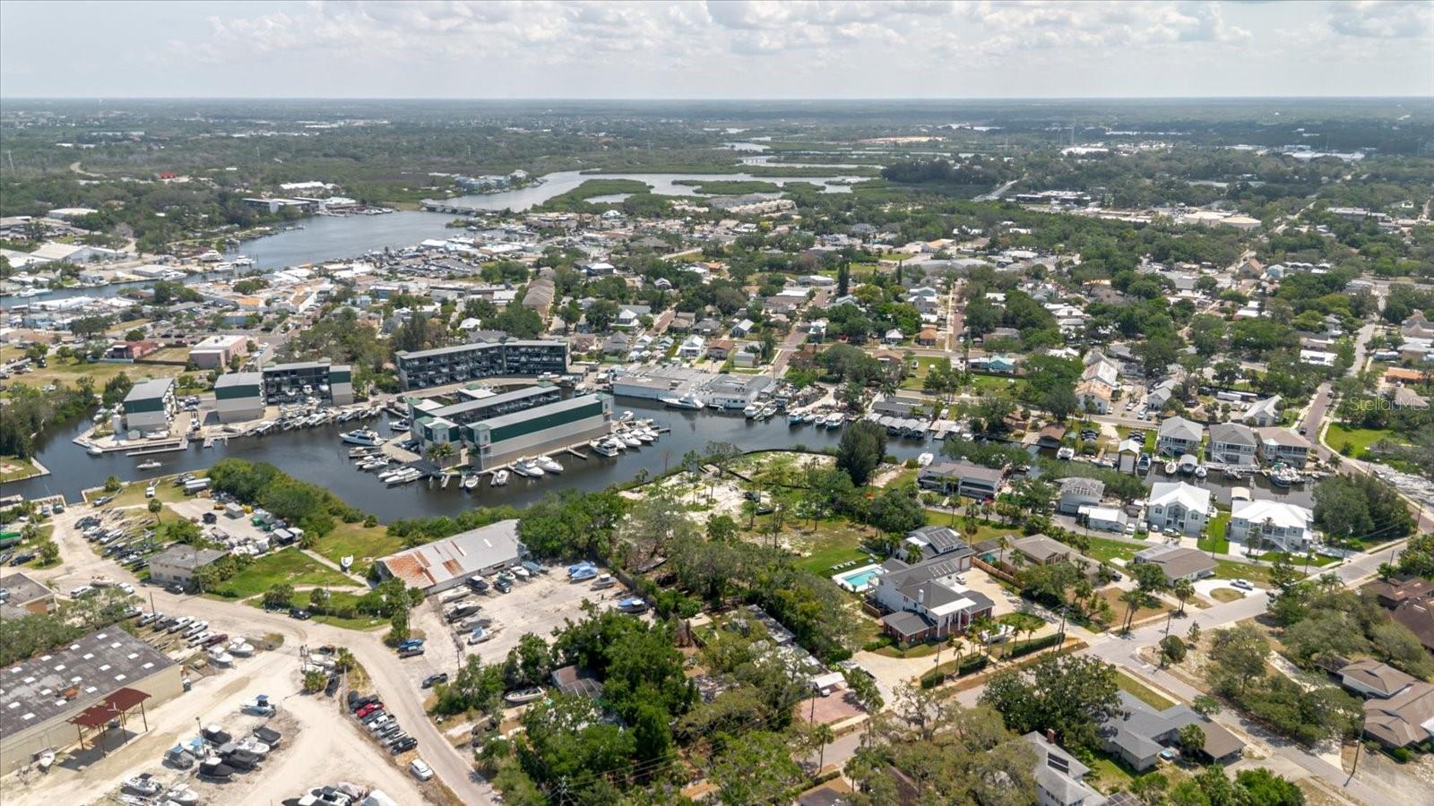 LUTEAN SHORES - Residential