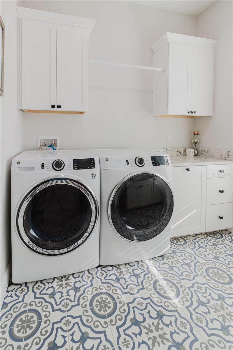 LUTEAN SHORES - Residential