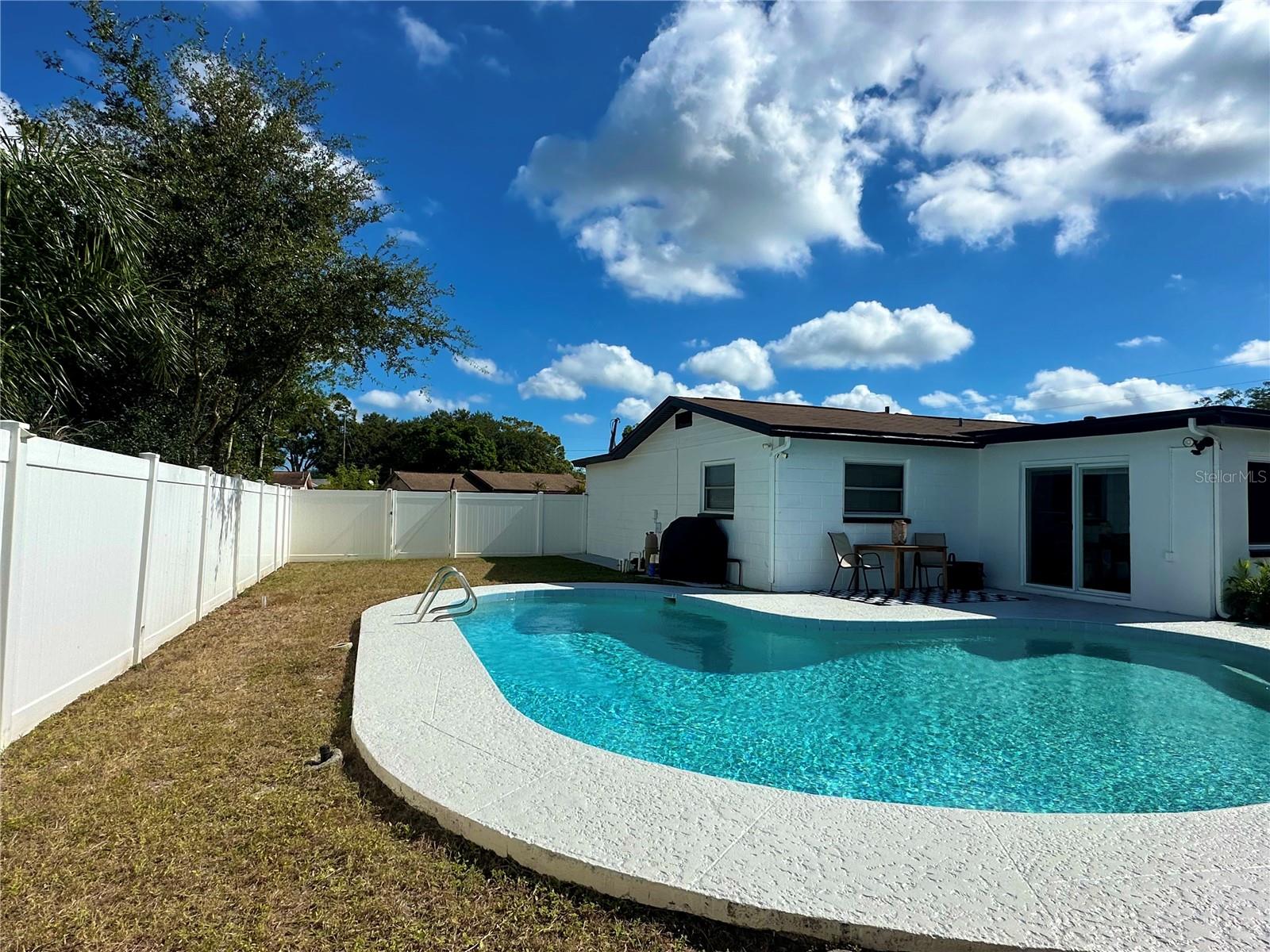 MEADOW LAWN 13TH ADD - Residential