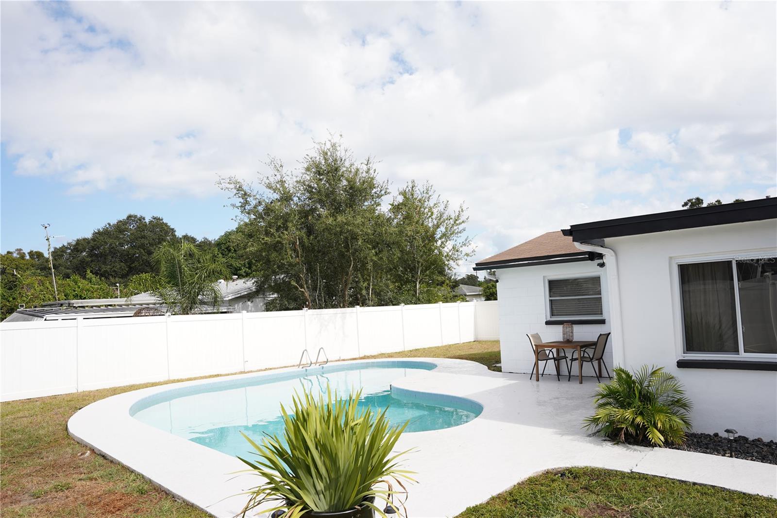 MEADOW LAWN 13TH ADD - Residential