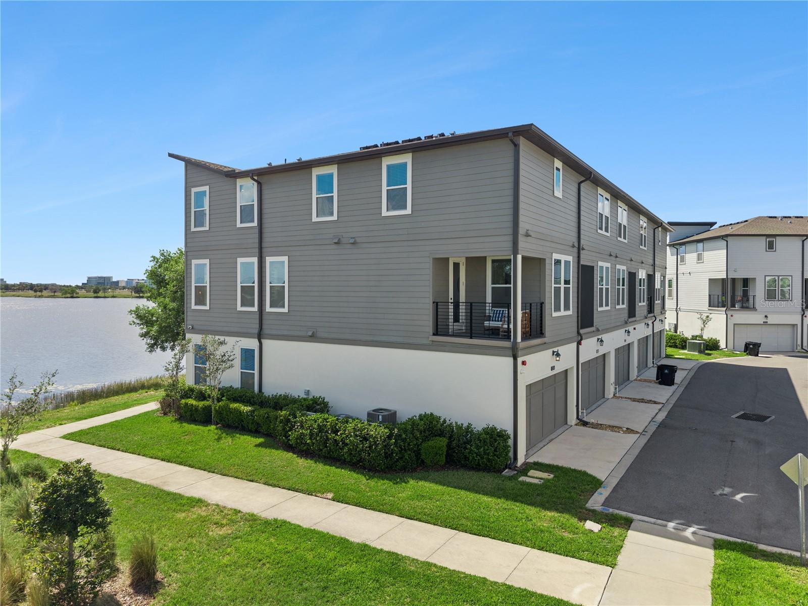 LAUREATE PARK NBRHD CENTER PH 3 - Residential