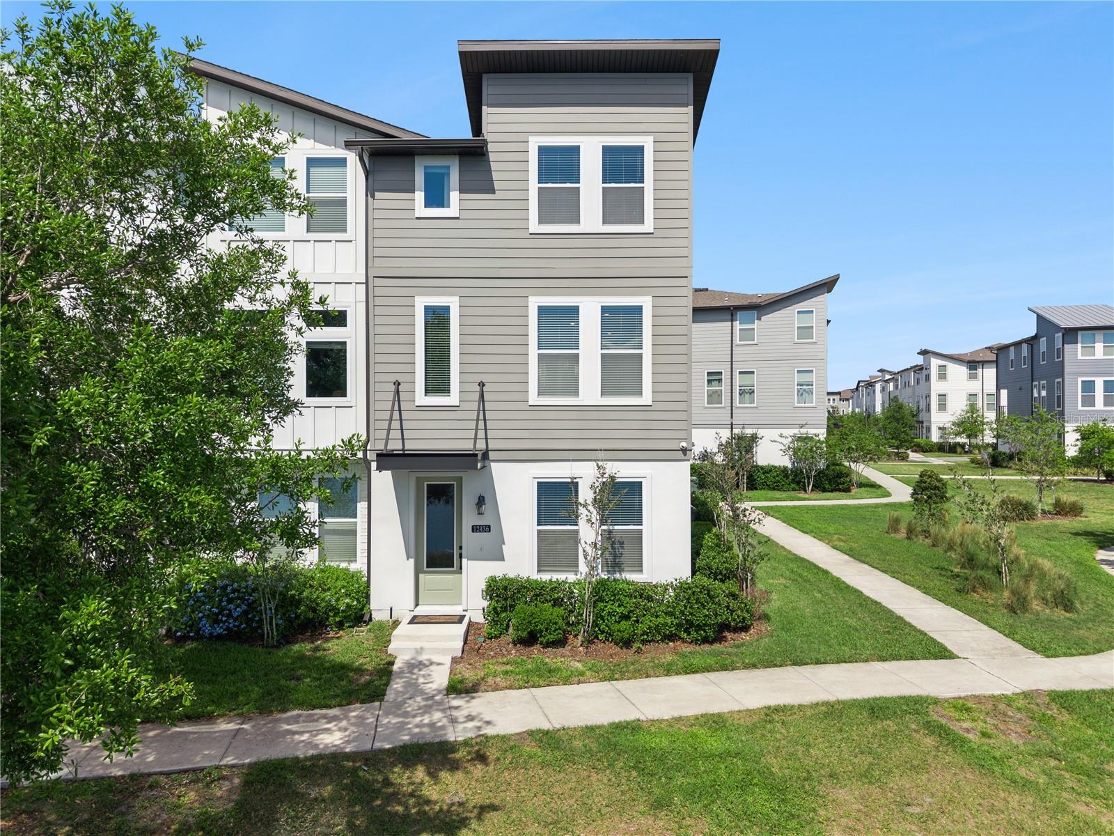 LAUREATE PARK NBRHD CENTER PH 3 - Residential