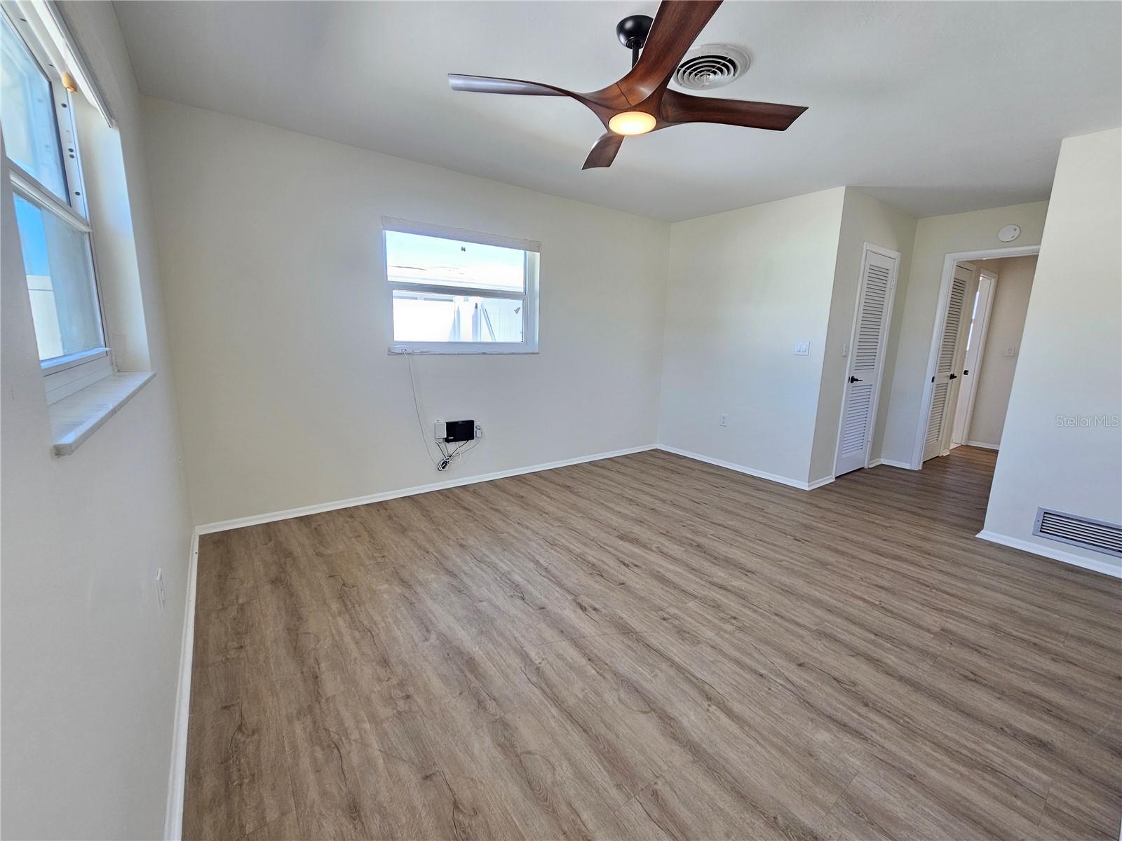 VENICE GARDENS - Residential Lease