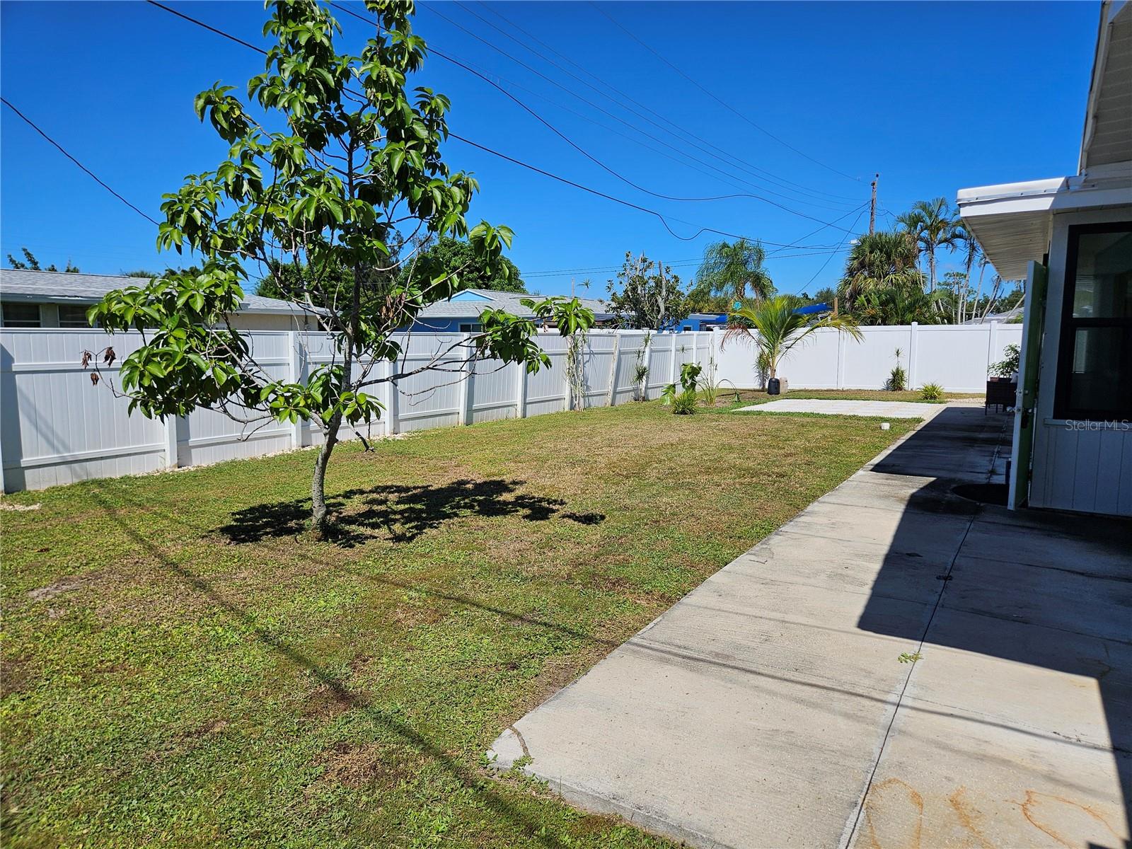 VENICE GARDENS - Residential Lease