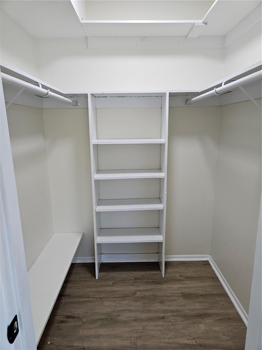 VENICE GARDENS - Residential Lease