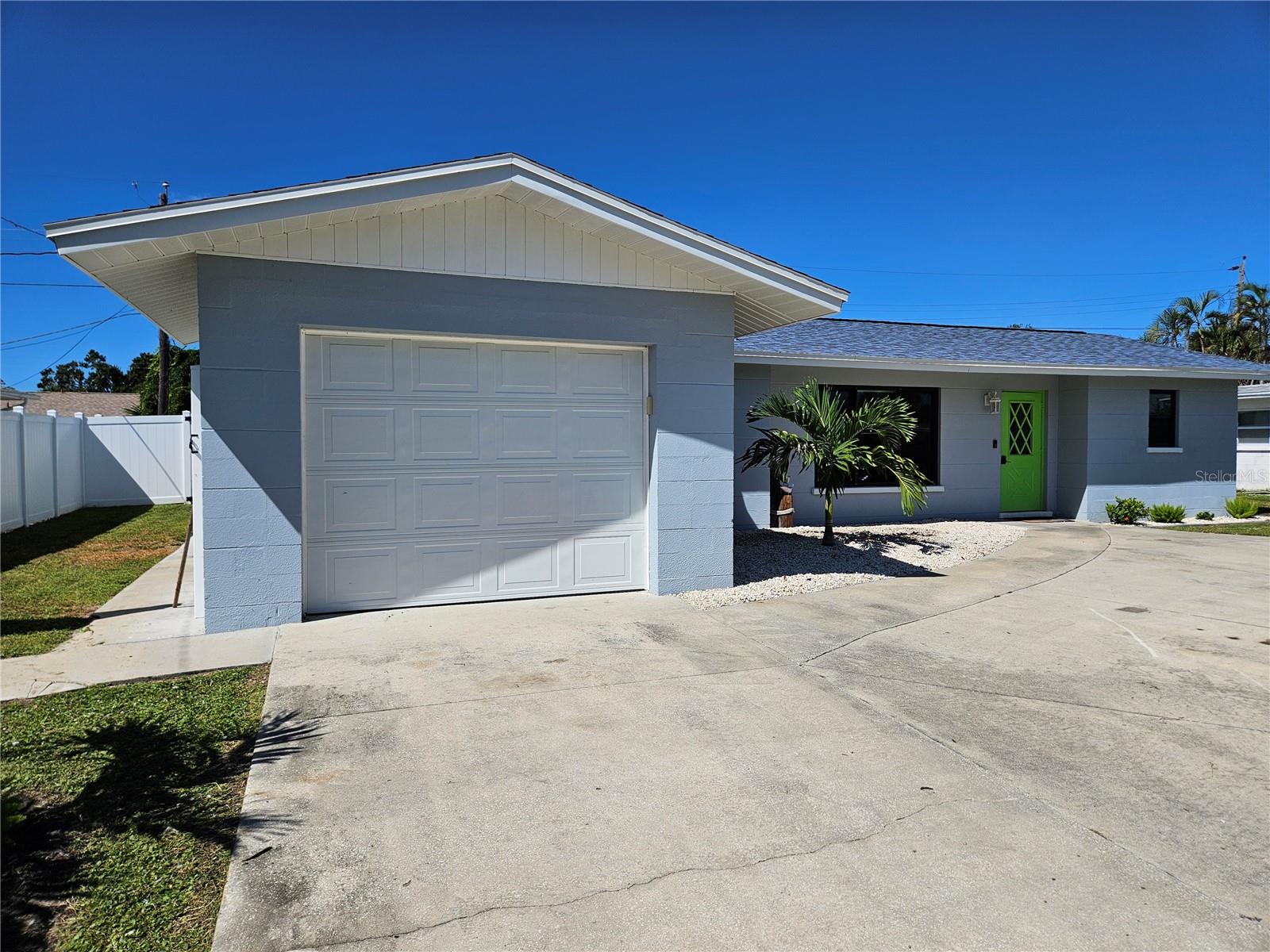 VENICE GARDENS - Residential Lease