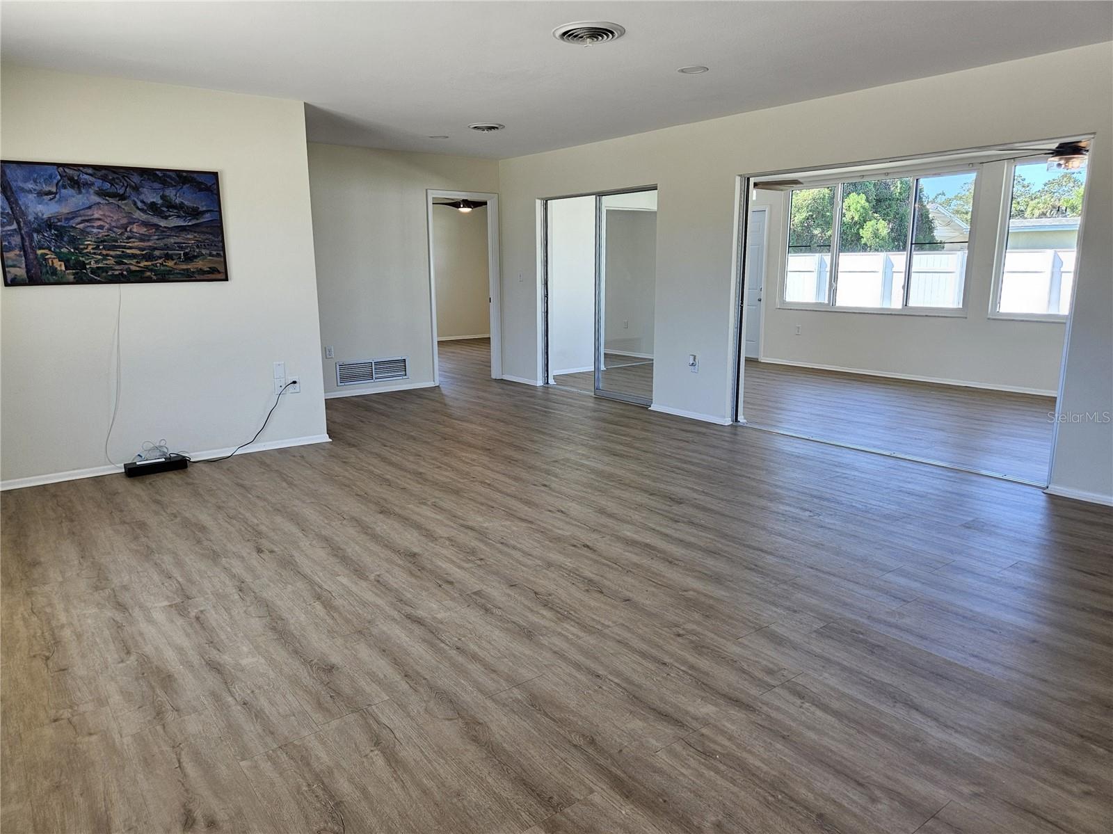VENICE GARDENS - Residential Lease