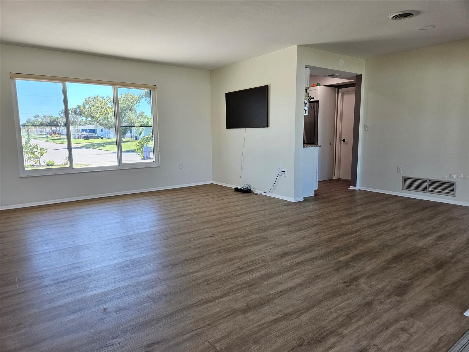 VENICE GARDENS - Residential Lease