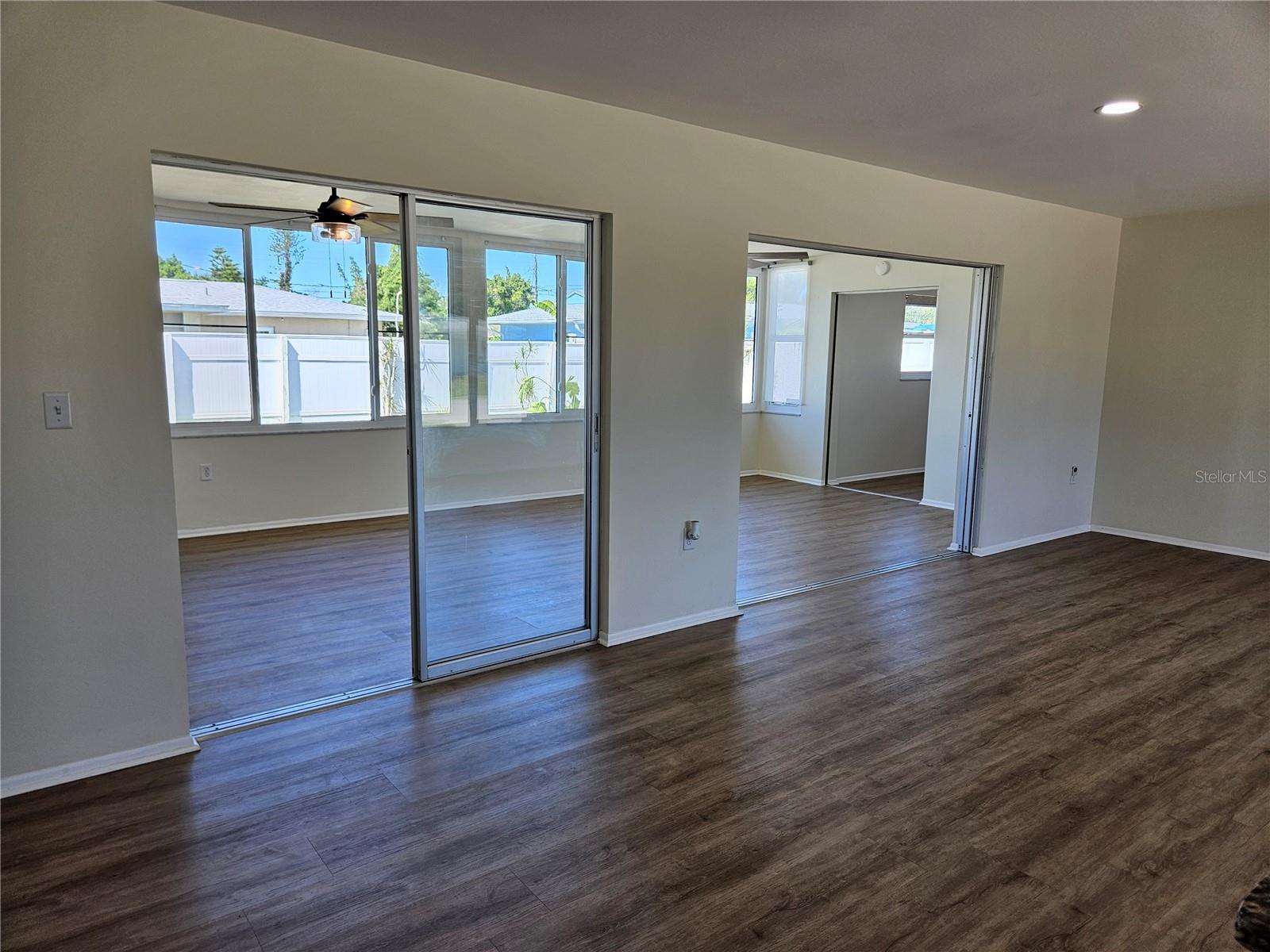 VENICE GARDENS - Residential Lease