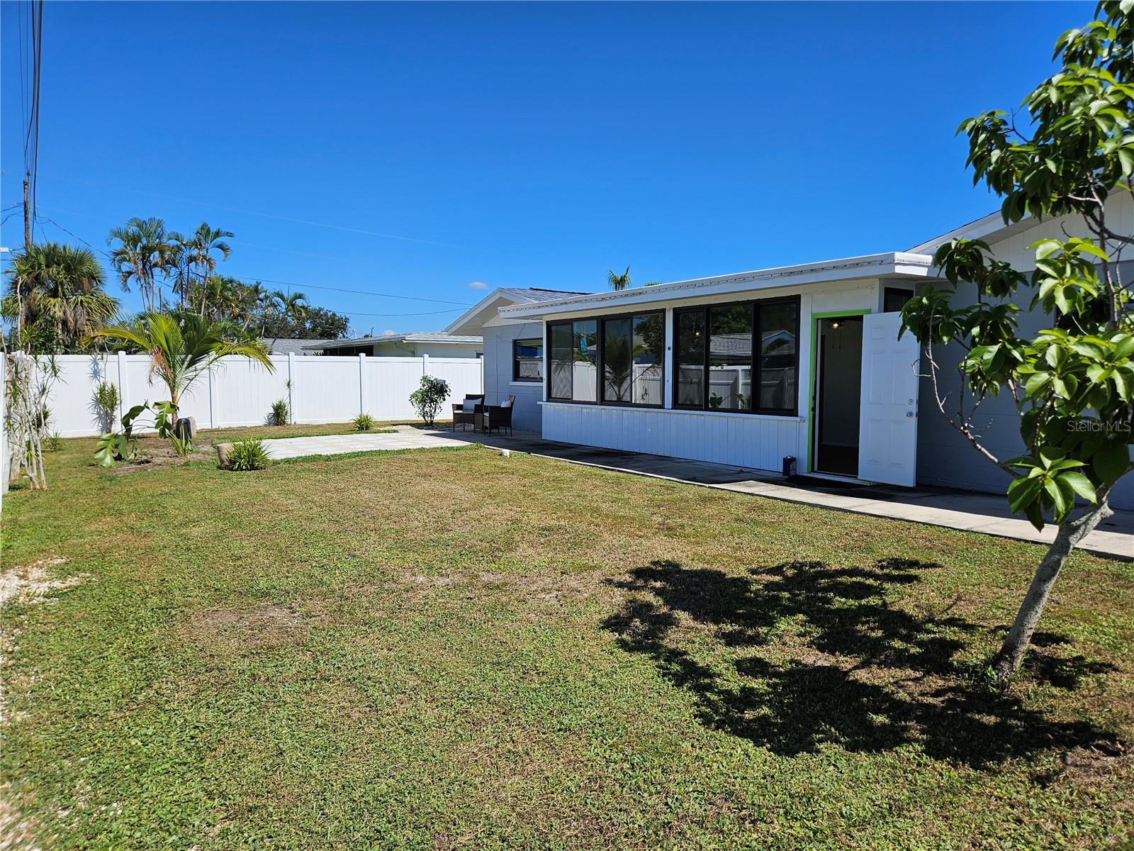 VENICE GARDENS - Residential Lease