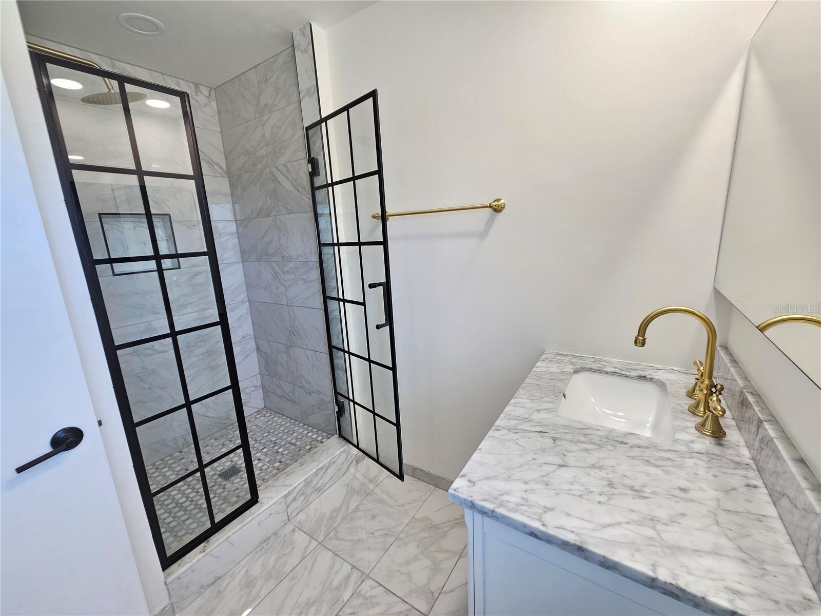 VENICE GARDENS - Residential Lease