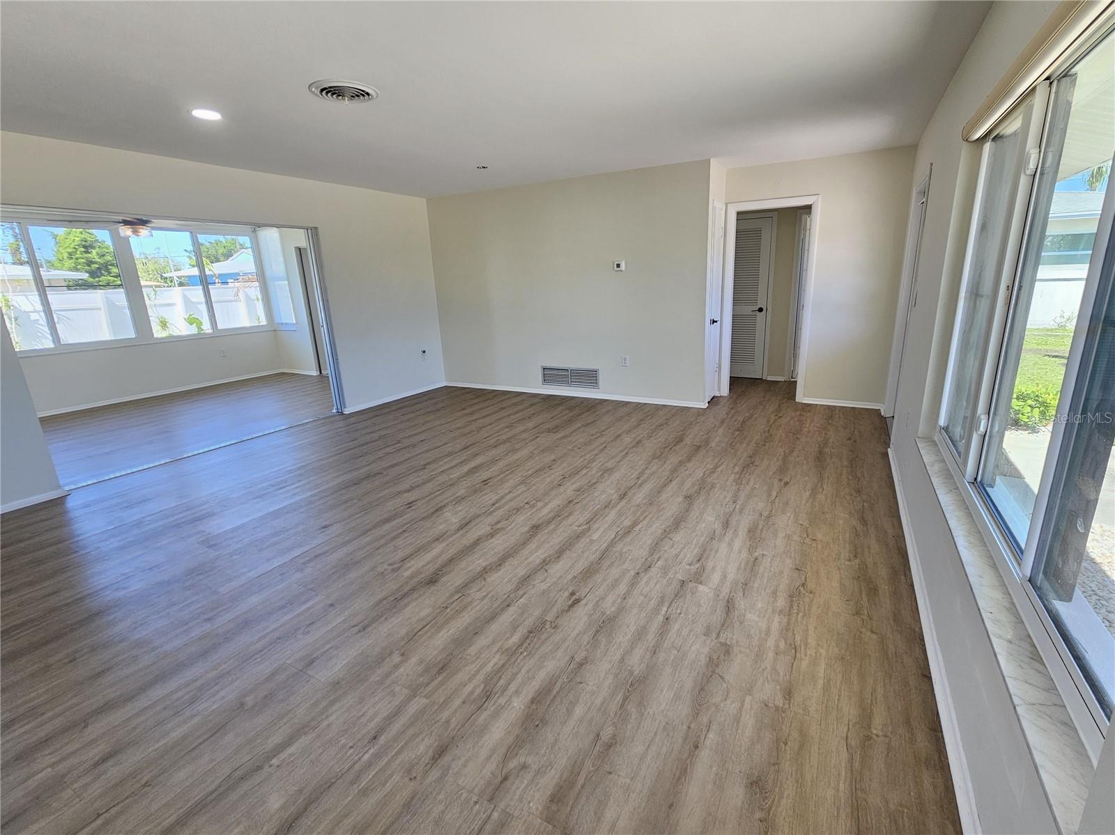 VENICE GARDENS - Residential Lease