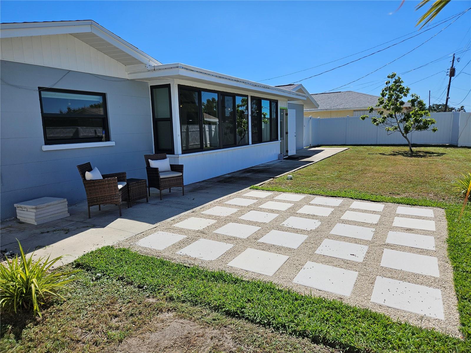 VENICE GARDENS - Residential Lease