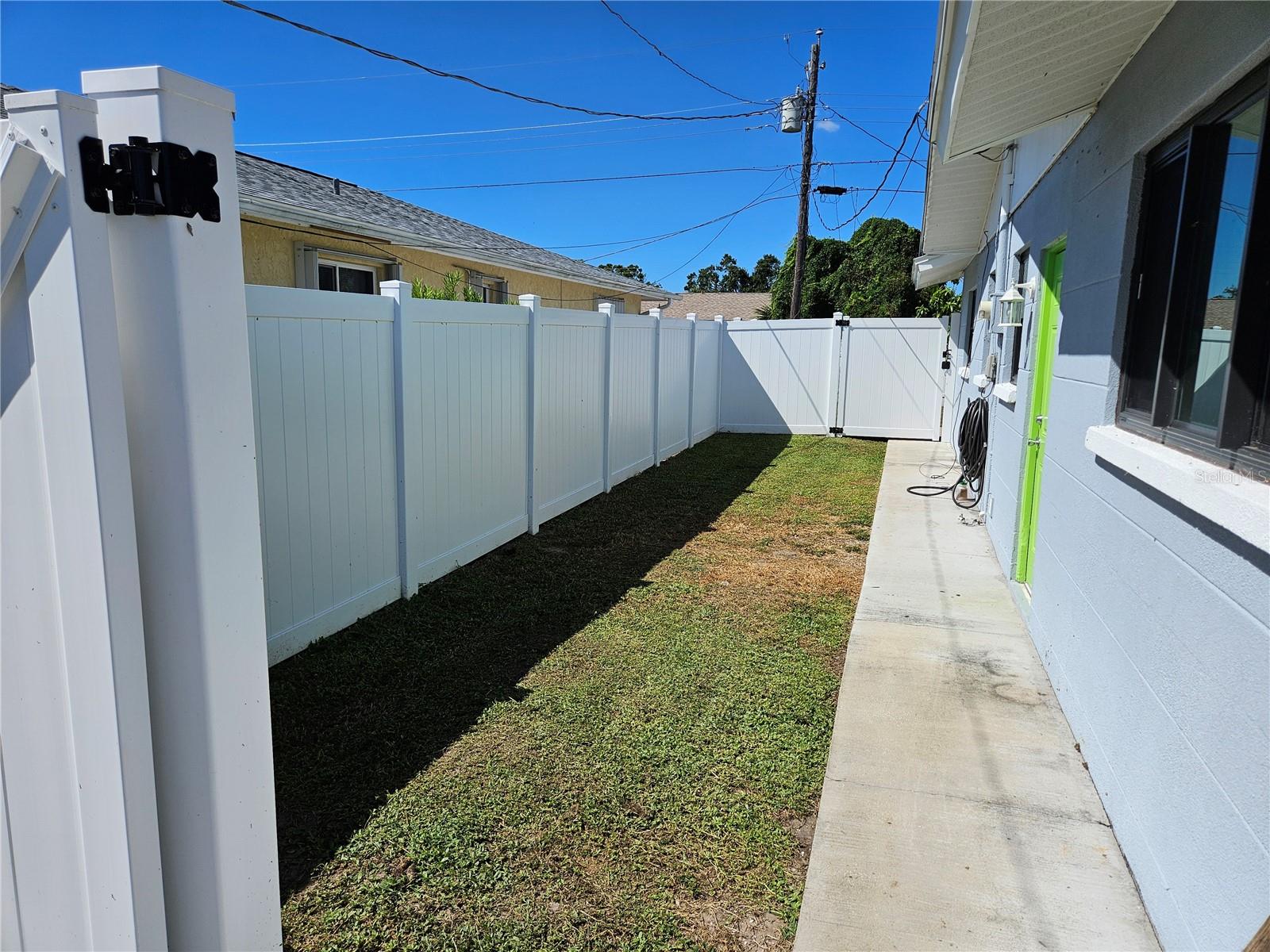 VENICE GARDENS - Residential Lease