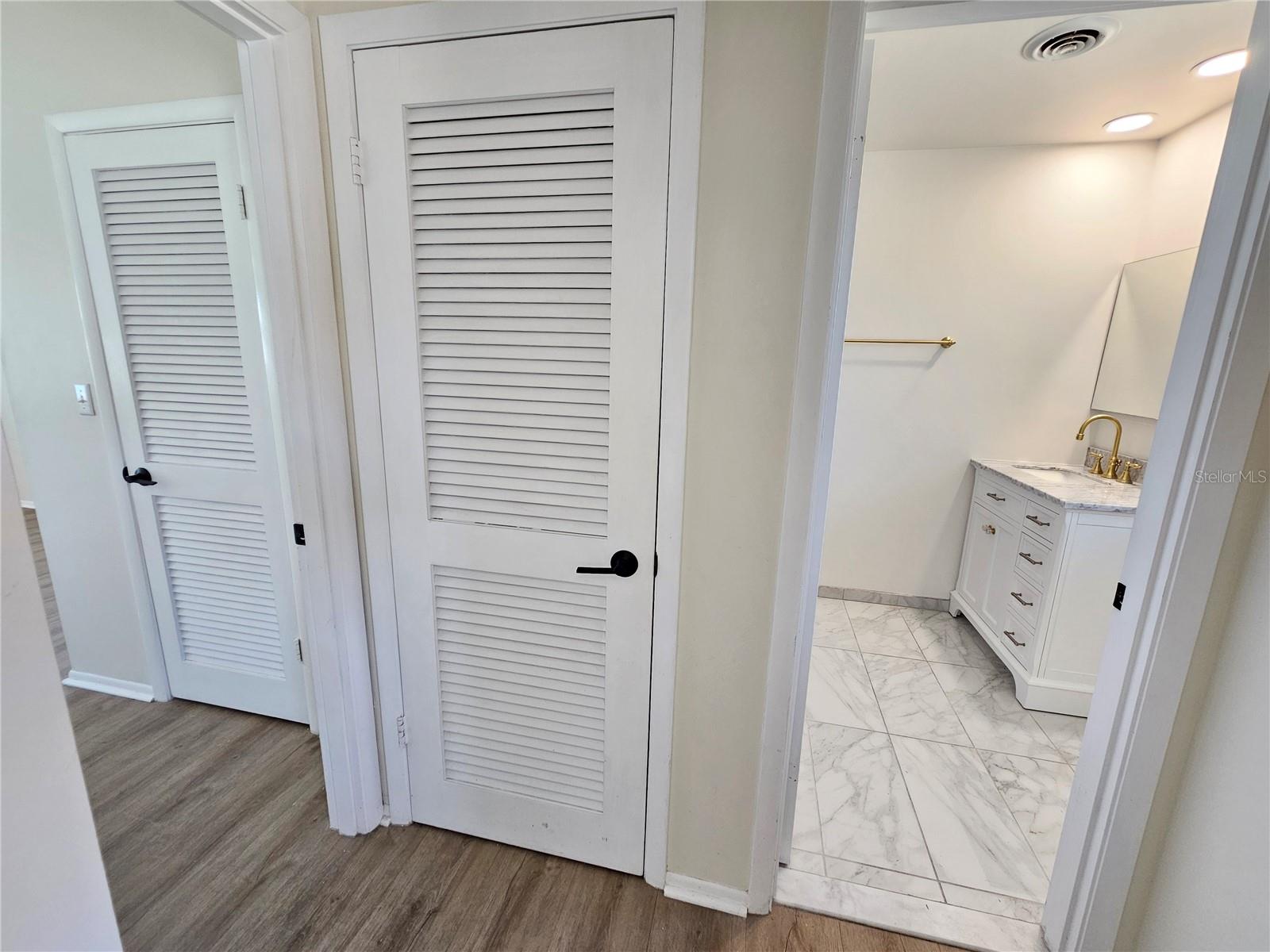 VENICE GARDENS - Residential Lease