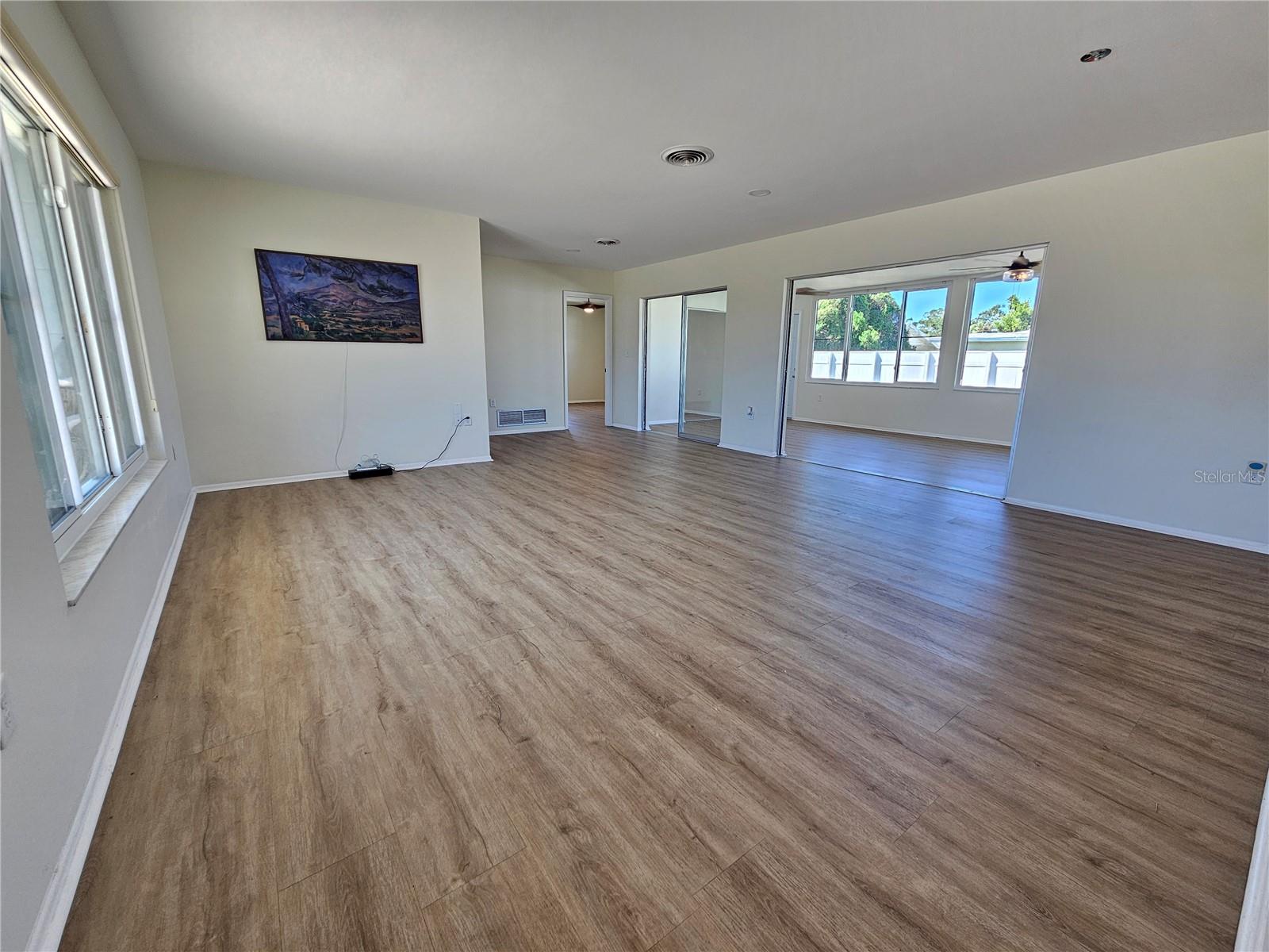 VENICE GARDENS - Residential Lease