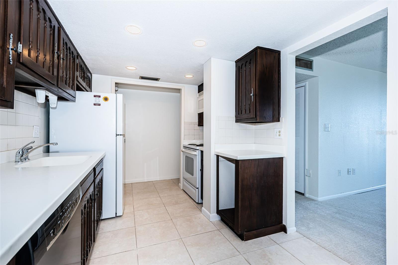 EDGEWATER ARMS 4TH CONDO - Residential