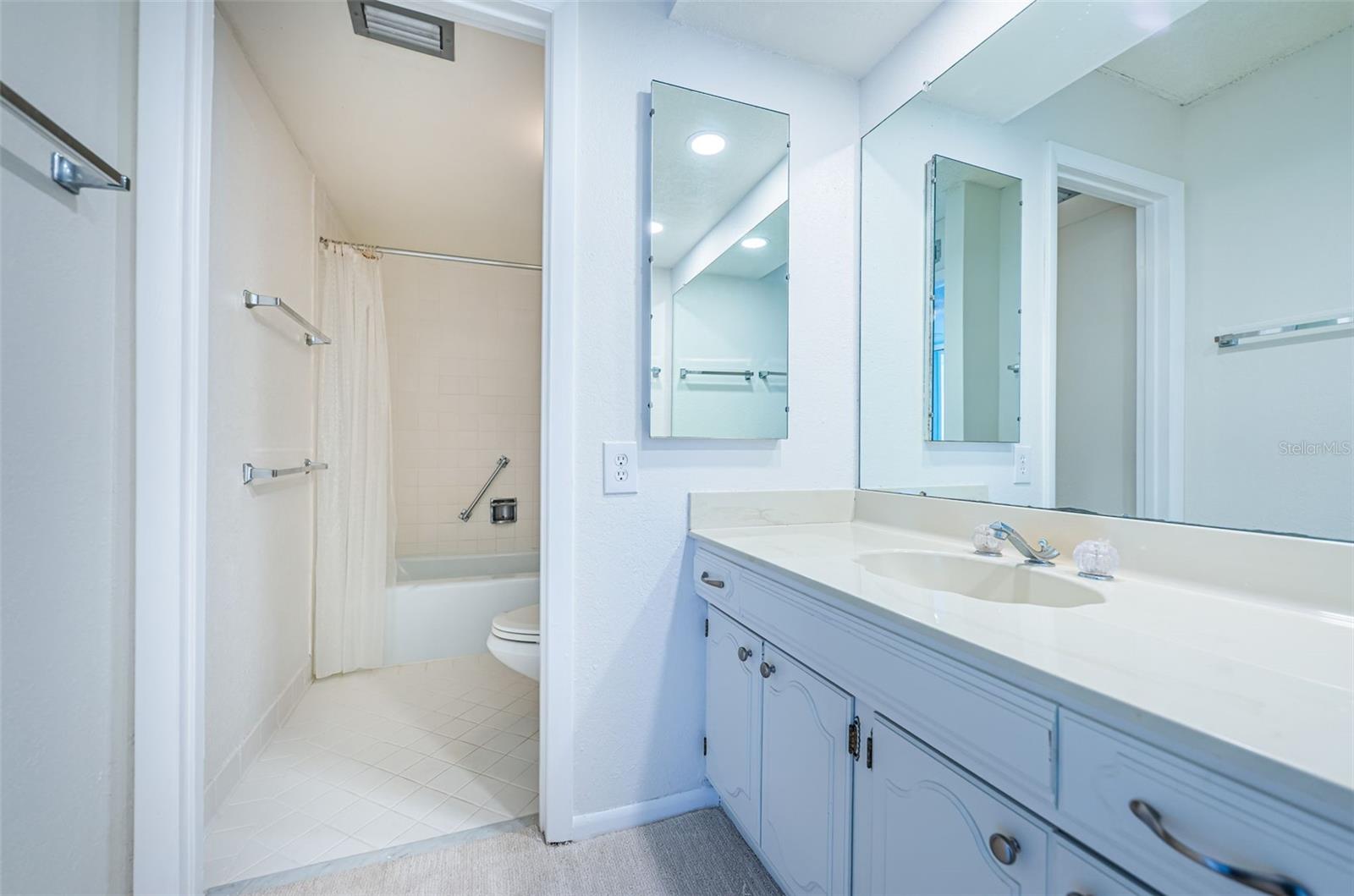 EDGEWATER ARMS 4TH CONDO - Residential