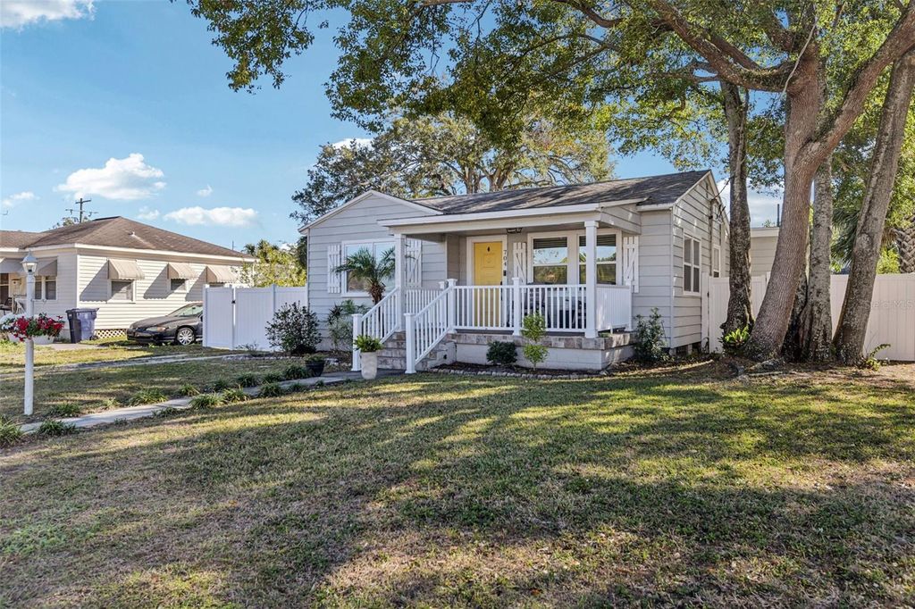 Photo of 704 W Fribley Street, Tampa, FL 33603 (MLS # TB8457635)