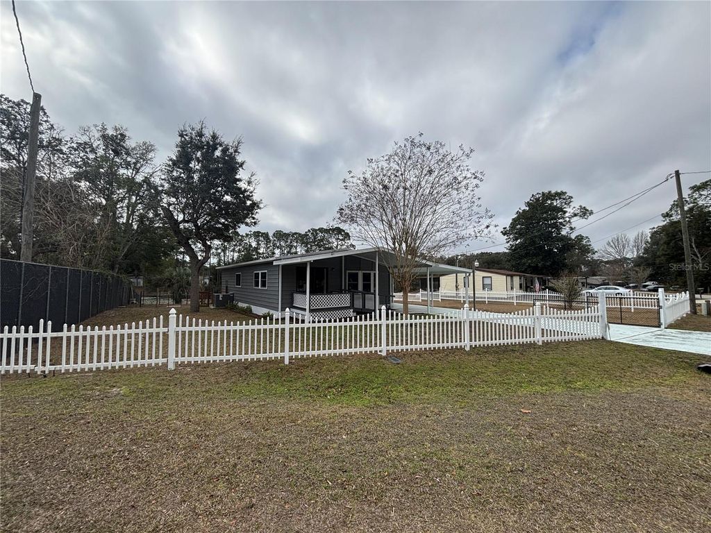 Photo of 5335 SE 186th Court, Ocklawaha, FL 32179 (MLS # OM717421)