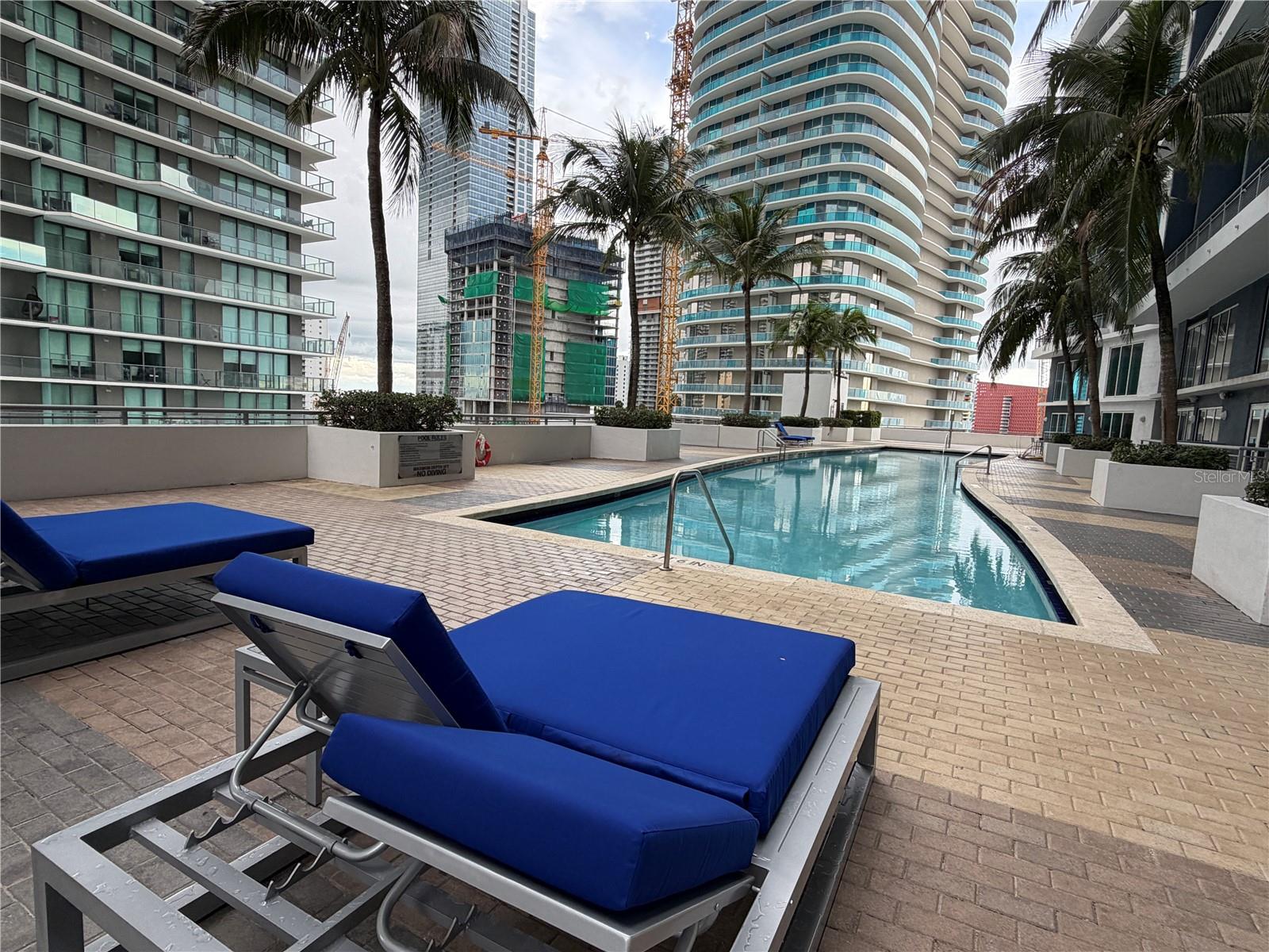 60 SW 13TH STREET 5212