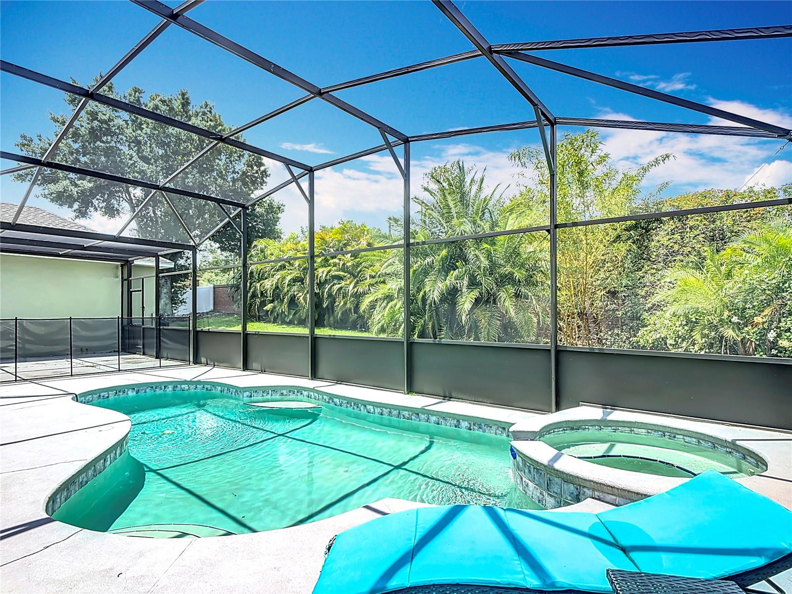 2806 SPINNING SILK COURT