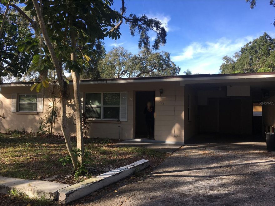 Quaint little 2 bedroom, 1 bathroom, 1 car garage, half of a duplex in quiet Tarpon Springs. Situated near the bayous, beaches, sponge docks. Ceramic tile throughout, open kitchen, breakfast nook, living room.