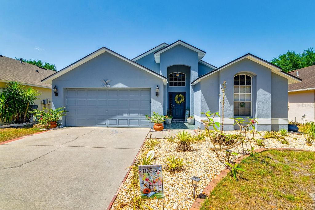 Photo of 7132 Colony Pointe Drive, Riverview, FL 33578 (MLS # TB8380362)