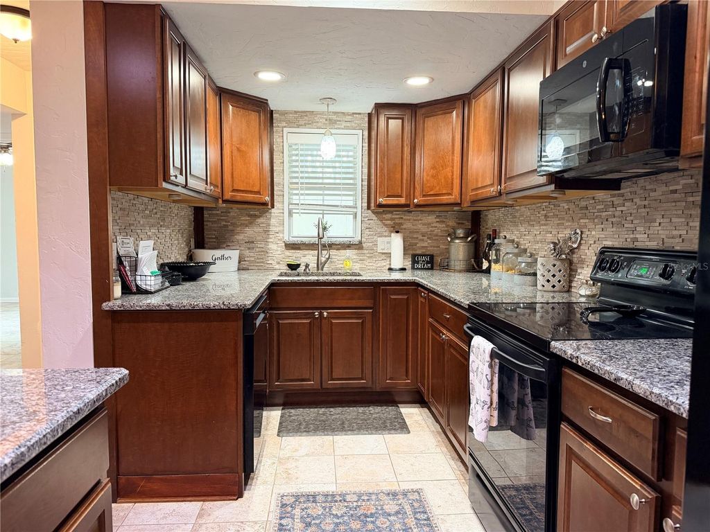 Photo of 5418 SW 4th Place, Gainesville, FL 32607 (MLS # GC538413)