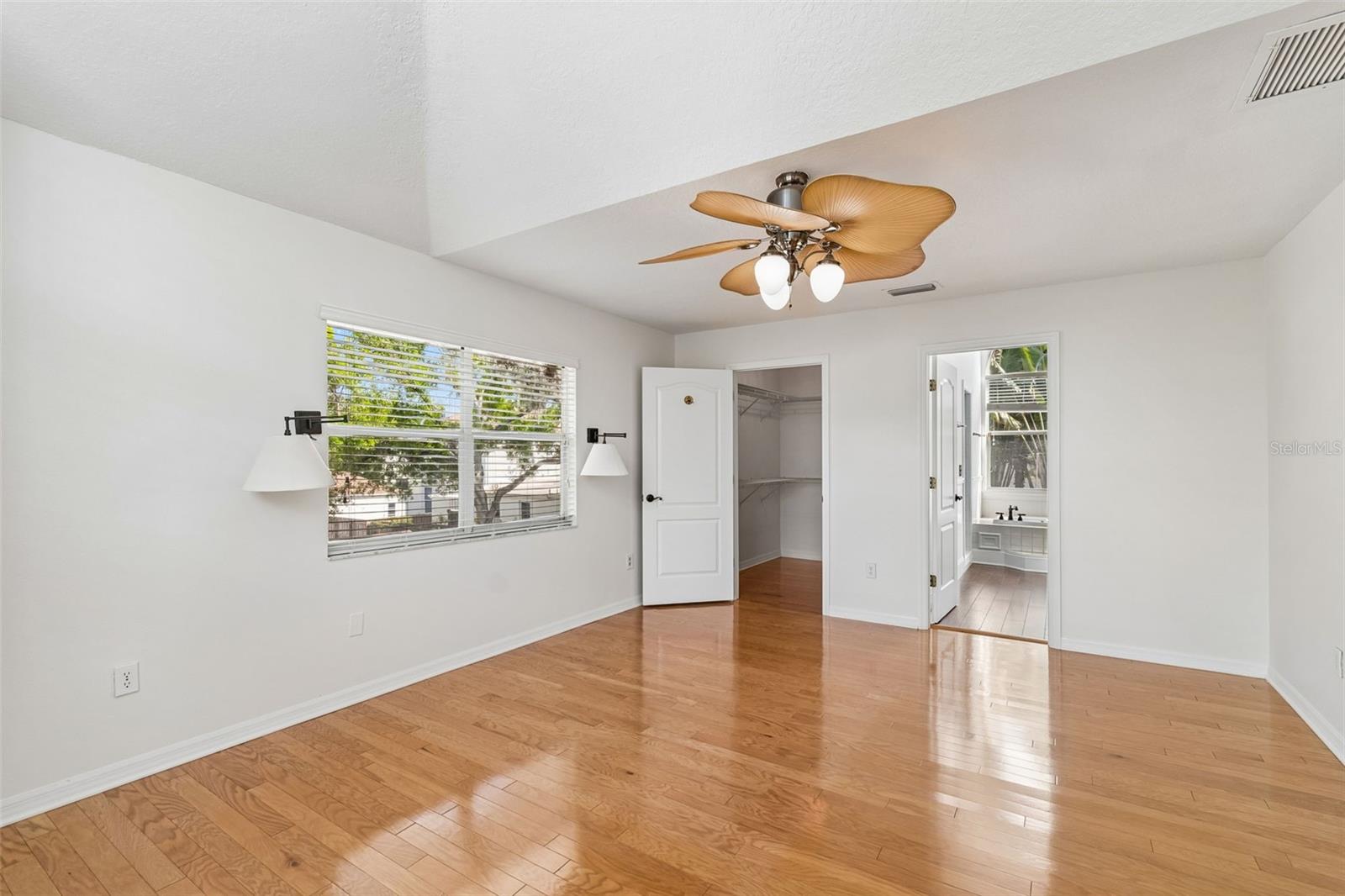 OAKELLARS - Residential