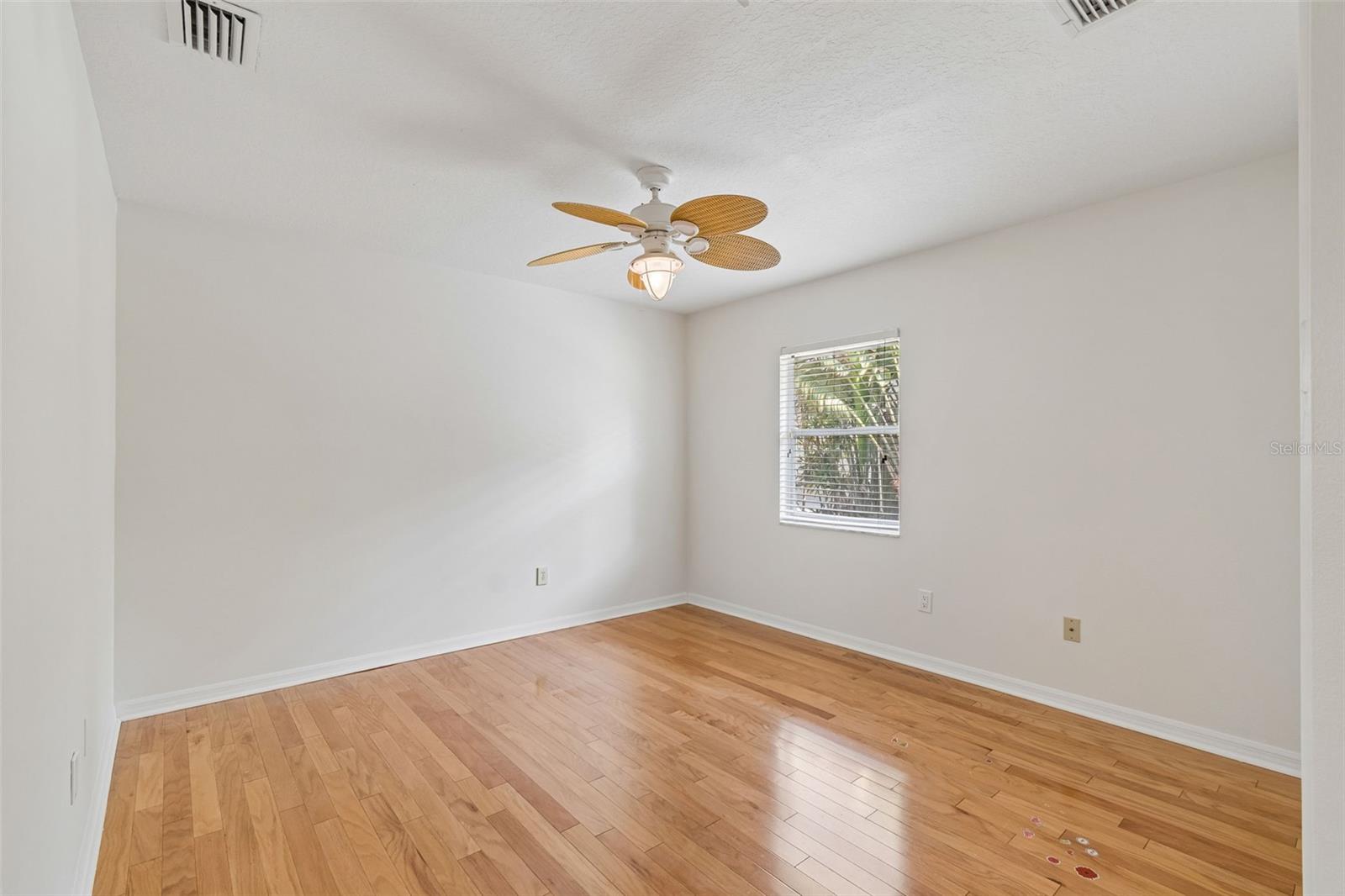 OAKELLARS - Residential