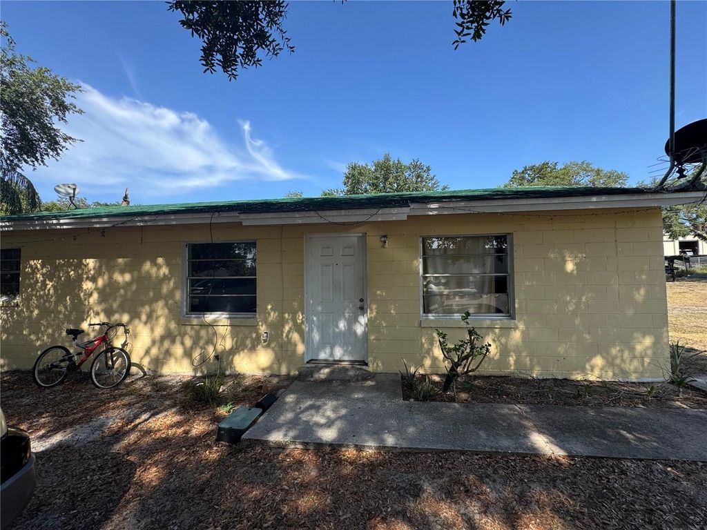 Photo of 98 Orange Park Boulevard, Lake Wales, FL 33898 (MLS # S5125782)