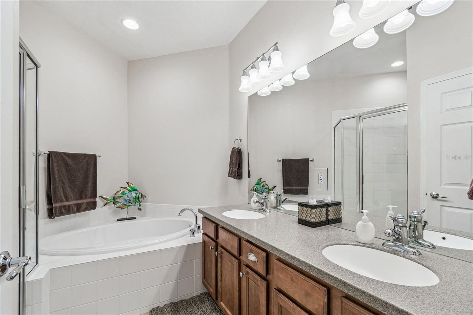 COACHMAN RESERVE CONDOMINIUMS - Residential