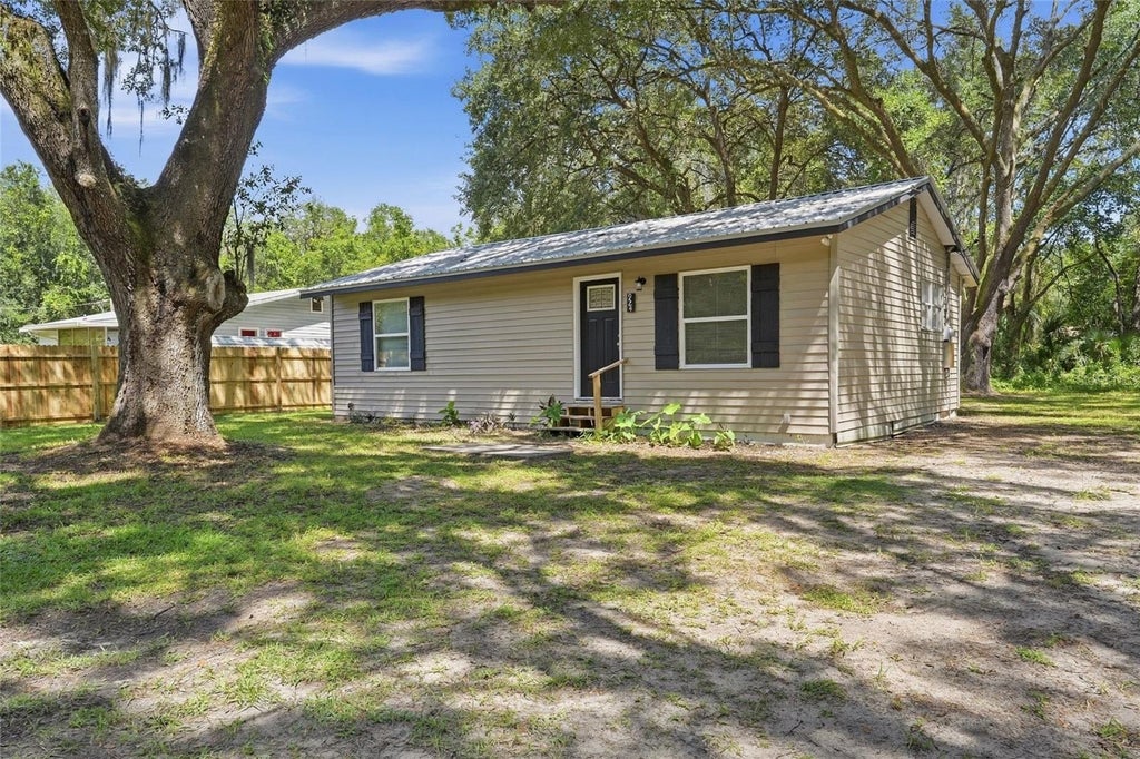 Photo of 924 Maltas Avenue, Interlachen, FL 32148 (MLS # GC543182)