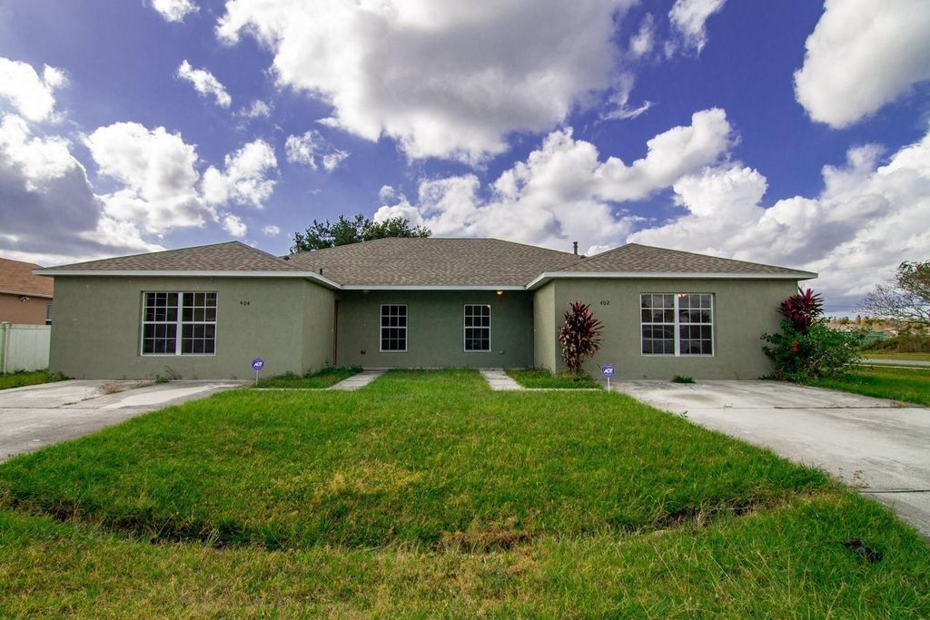 Photo of 402 Bridgewater Court, Kissimmee, FL 34758 (MLS # O6387819)