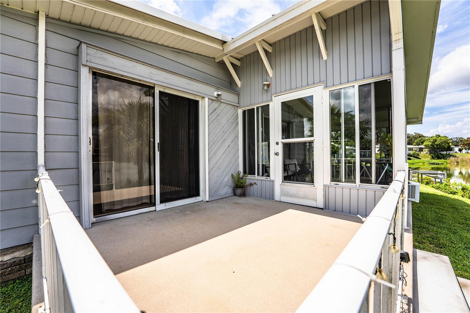 FLORAL LAKES - Residential