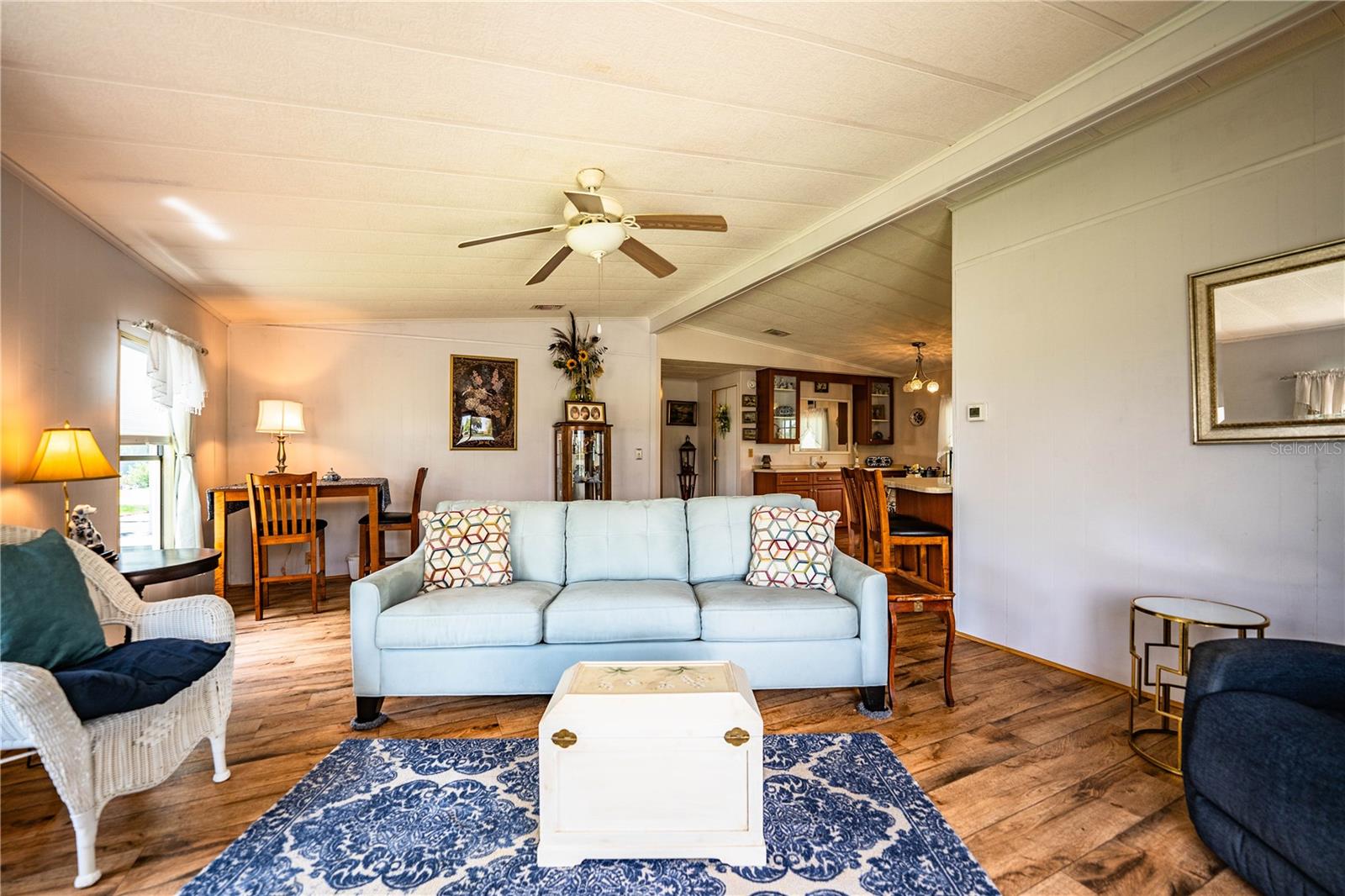 FLORAL LAKES - Residential