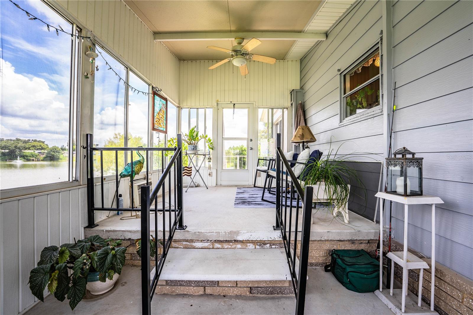 FLORAL LAKES - Residential