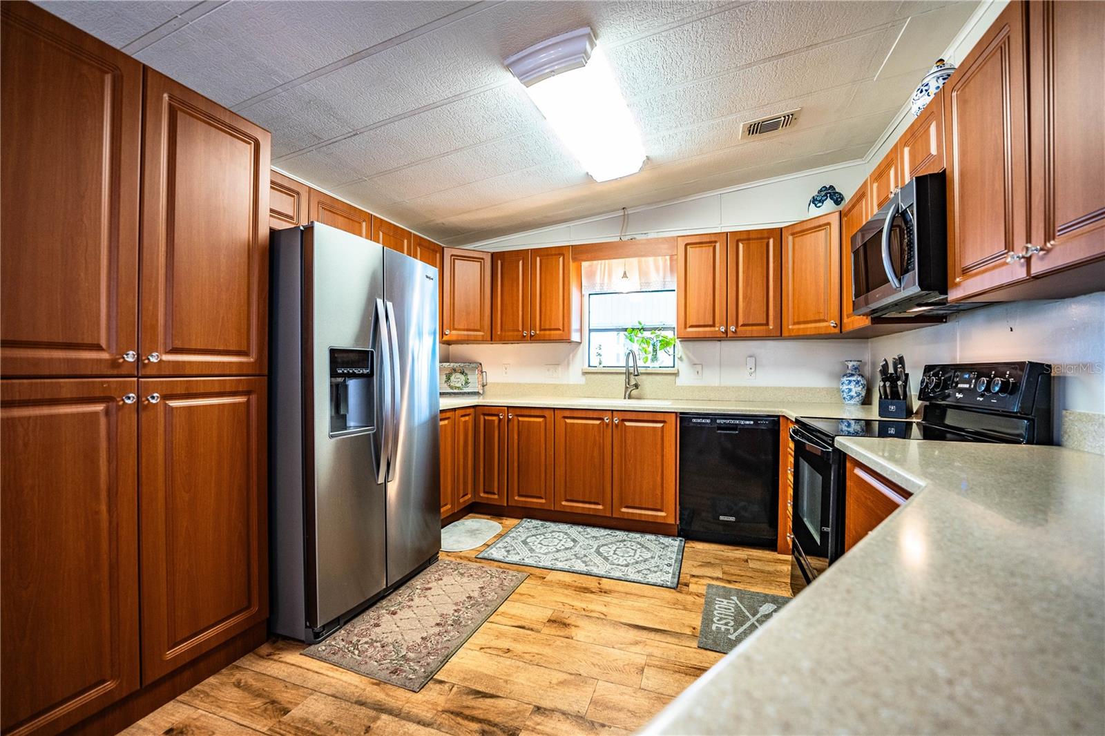 FLORAL LAKES - Residential