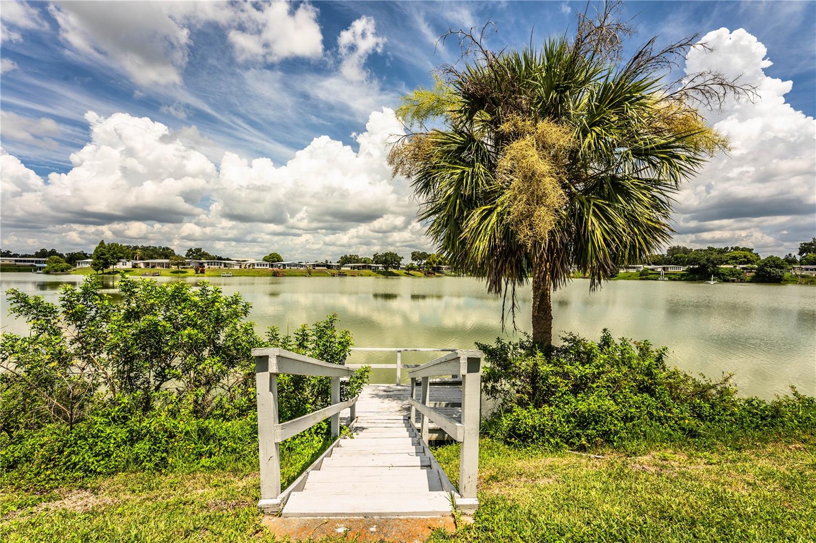 FLORAL LAKES - Residential