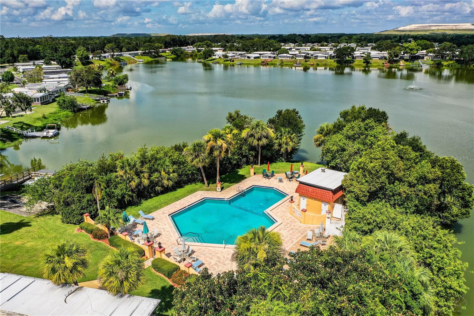 FLORAL LAKES - Residential