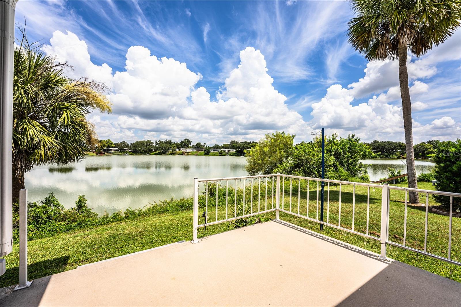 FLORAL LAKES - Residential
