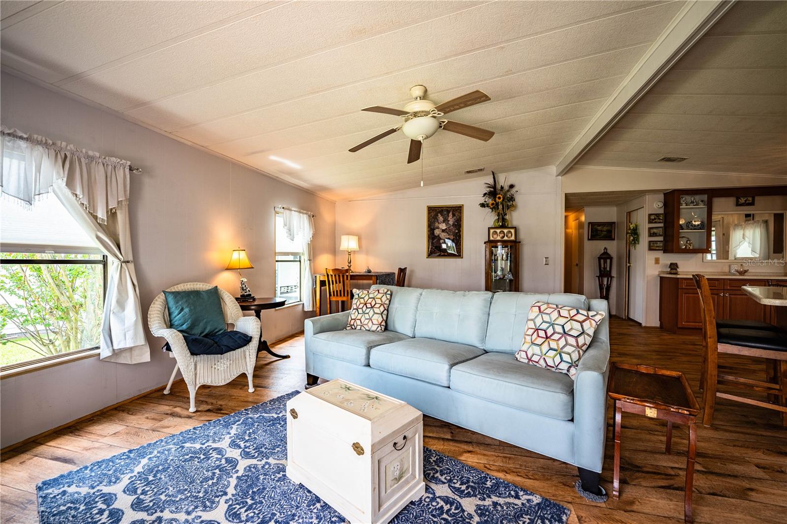 FLORAL LAKES - Residential
